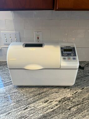 Zojirushi Home Bakery BBCC-V20 Bread Maker Machine 2lb Double Paddle